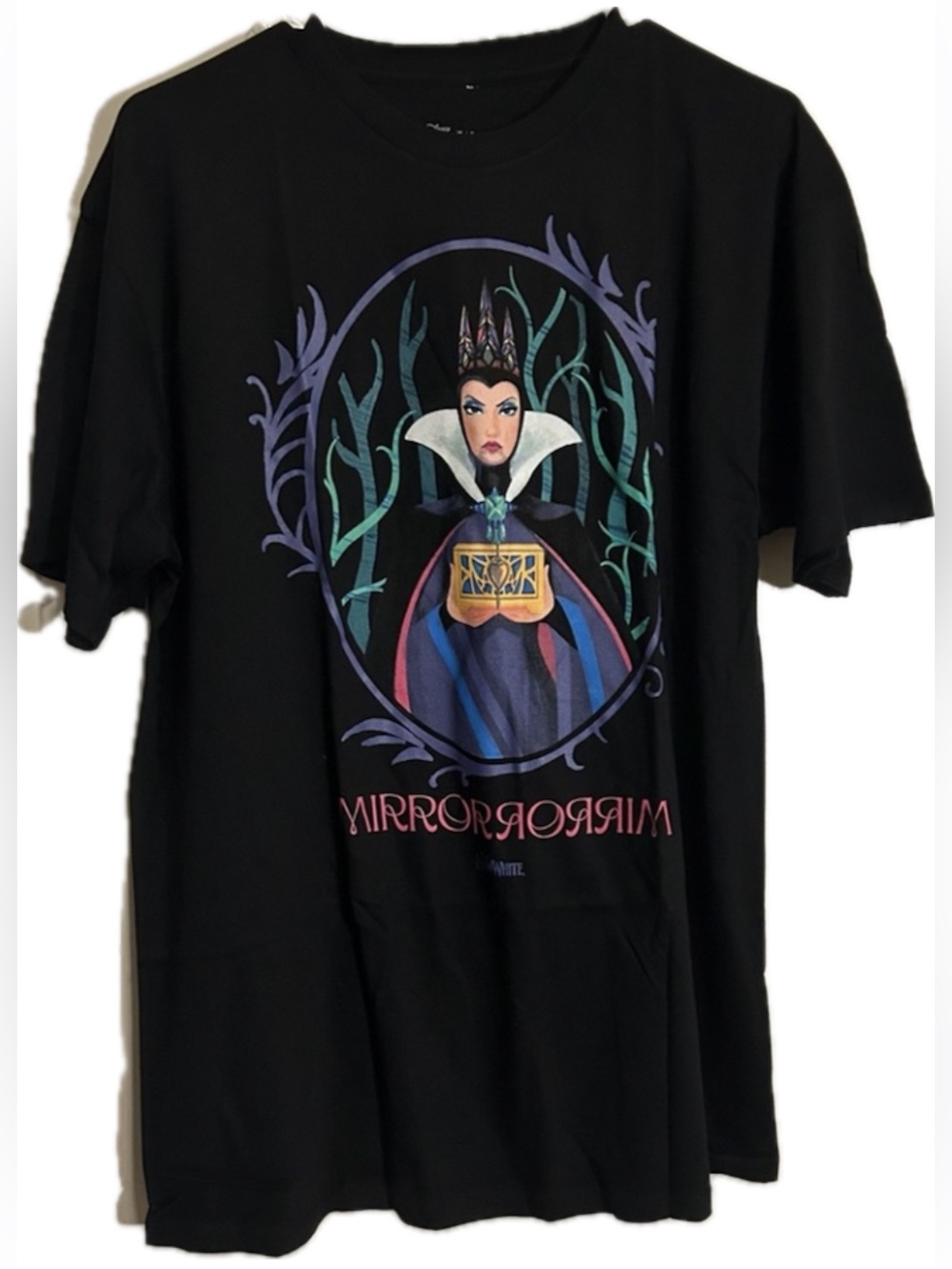 NWT Disney Snow White Movie Evil Queen and Heart Box T-Shirt size Large